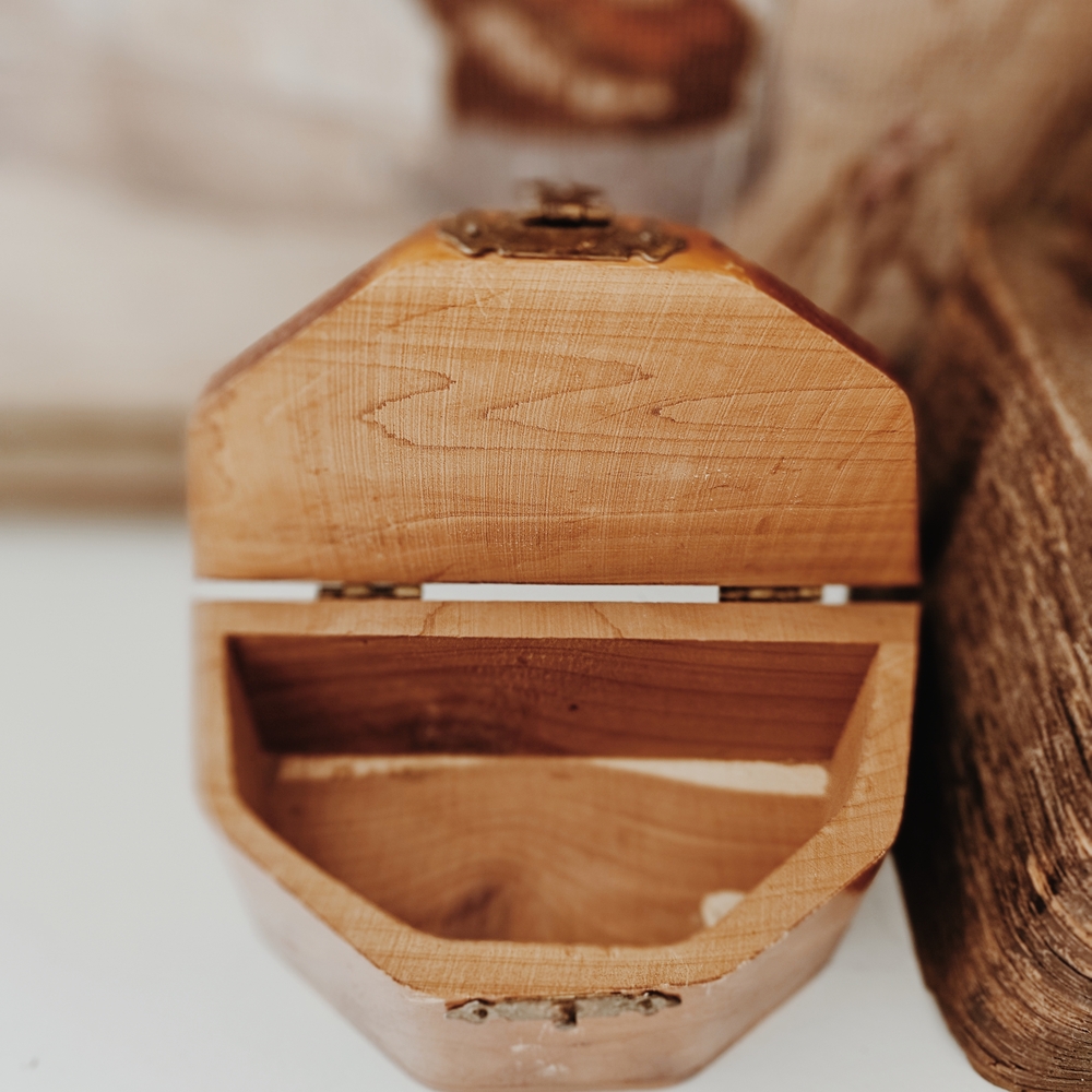 Vintage Wooden Trinket Box - Picture 6 of 8